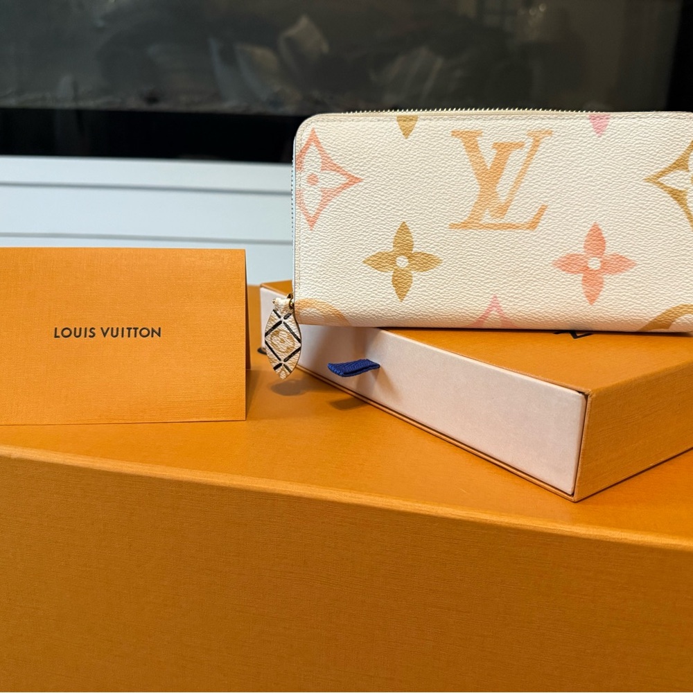 Louis Vuitton Cream and Pink Women's Wallet